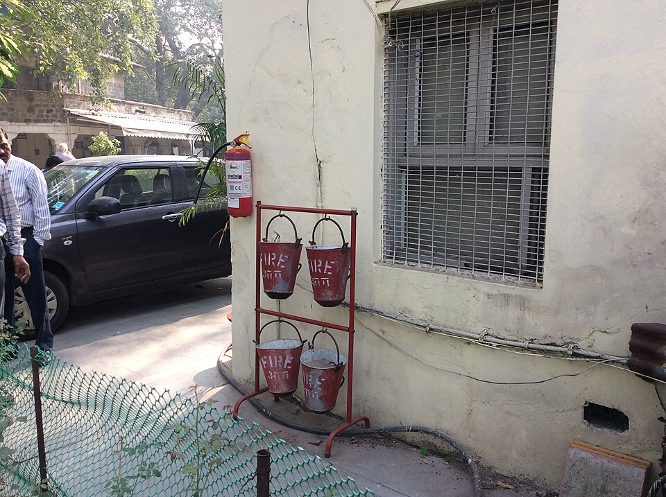 Fire Bucket Stand with 4 Buckets